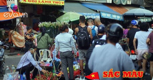 Giữa lòng Thủ đô có một khu chợ độc lạ, tồn tại hơn 60 năm với cái tên ẩn chứa bí mật thú vị