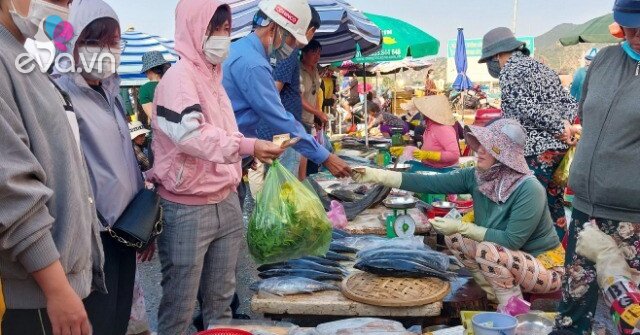 Về Ninh Thuận có khu chợ truyền thống đặc biệt, mua hải sản vừa rẻ vừa ngon mà không phải ai cũng biết