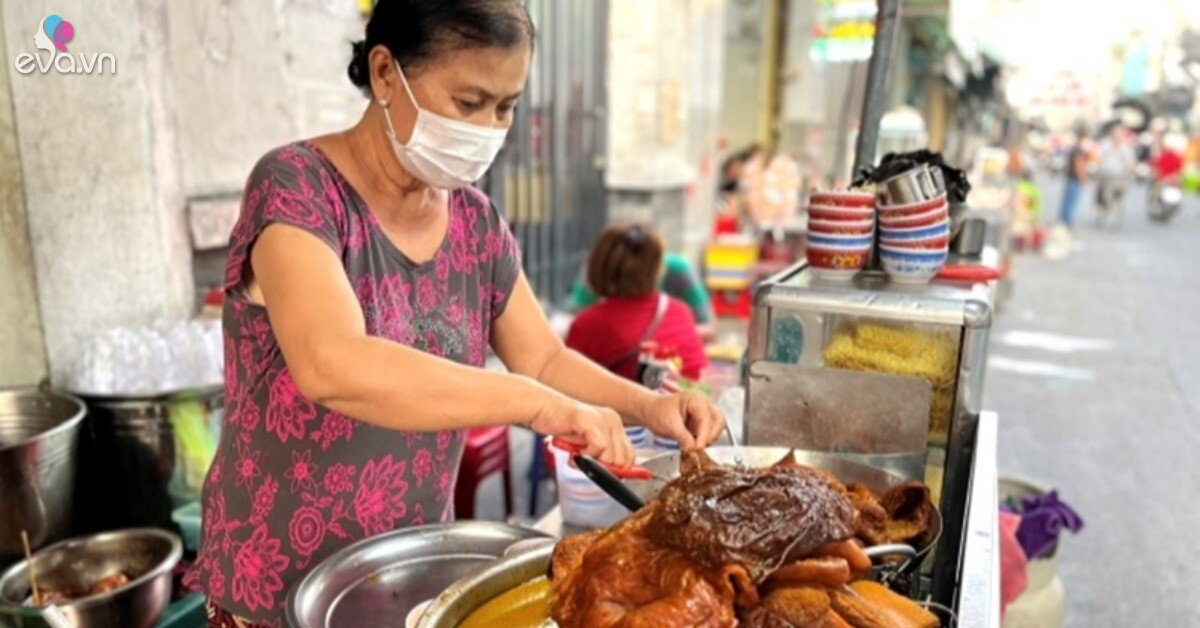 Quán phá lấu Sài Gòn giữ chân khách hơn 20 năm, hương vị xưa “không lẫn vào đâu được” nhờ một nguyên liệu rẻ tiền