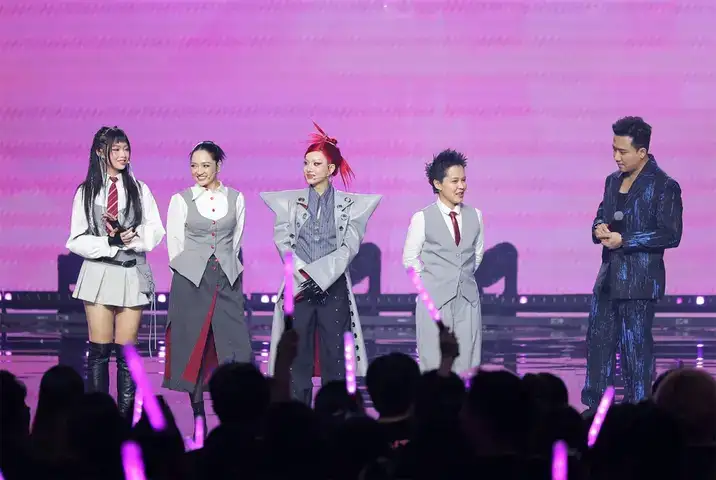 vì câu nói em bật khóc