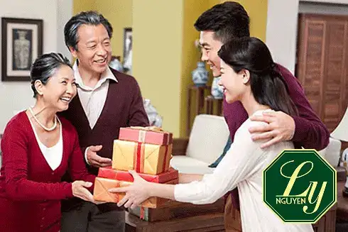 những câu nói khi biếu quà