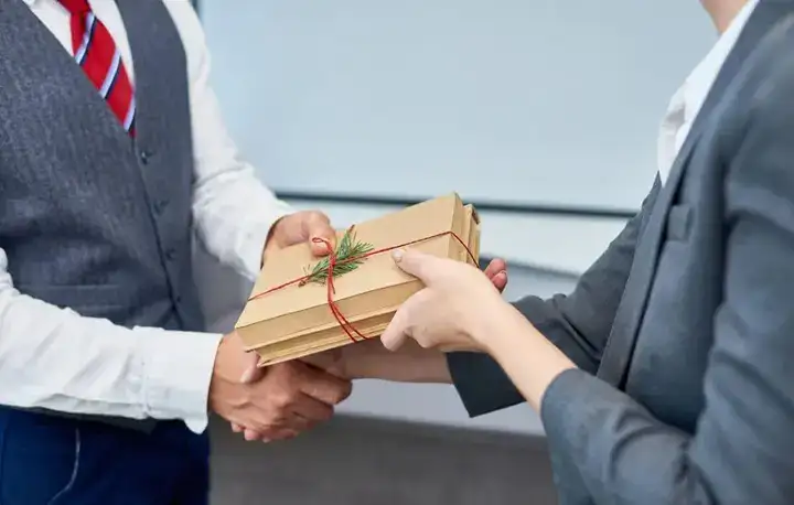 những câu nói hay khi biếu quà